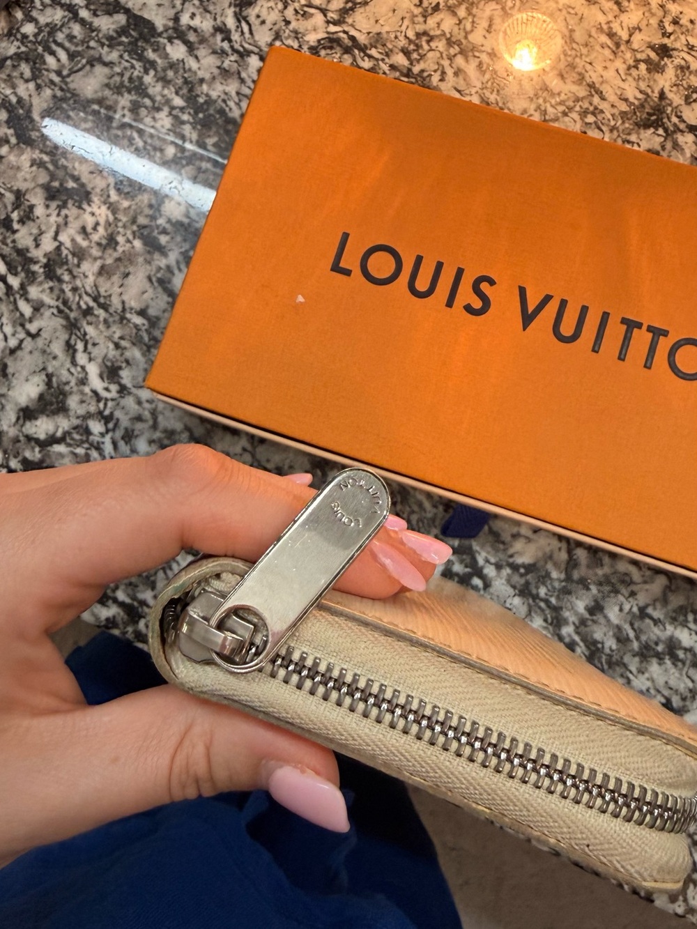 Louis Vuitton Cream Epi Zip Wallet with Silver Hardware - Picture 4 of 16